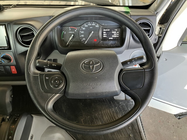 トヨタトヨエース平ボディ小型（2t・3t）[写真32]