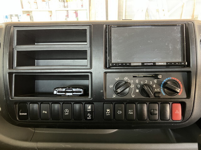 トヨタトヨエース平ボディ小型（2t・3t）[写真33]