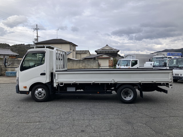 トヨタトヨエース平ボディ小型（2t・3t）[写真05]