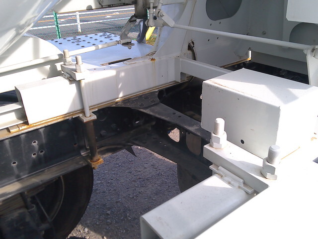 三菱ふそうファイターミキサー車（コンクリートミキサー）増トン（6t・8t）[写真13]