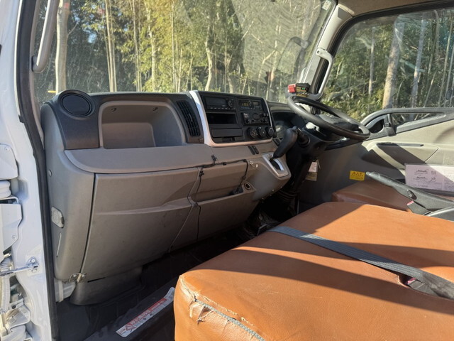 三菱ふそうキャンターパッカー車（塵芥車）小型（2t・3t）[写真16]