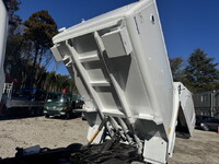 三菱ふそうキャンターパッカー車（塵芥車）小型（2t・3t）[写真24]