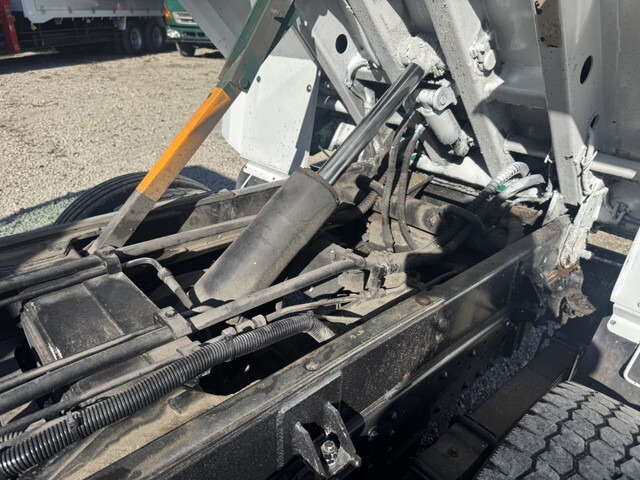 三菱ふそうキャンターパッカー車（塵芥車）小型（2t・3t）[写真24]