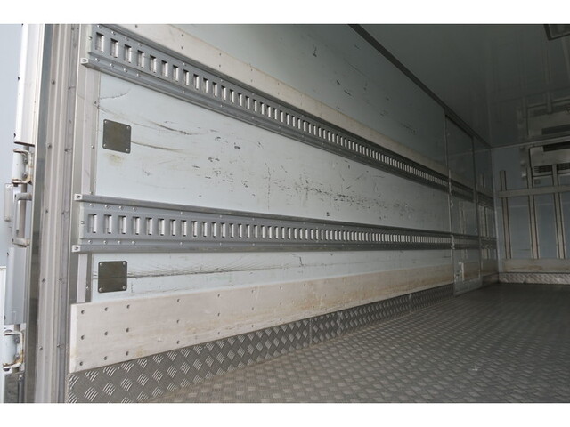 日野レンジャー冷凍車（冷蔵車）中型（4t）[写真11]