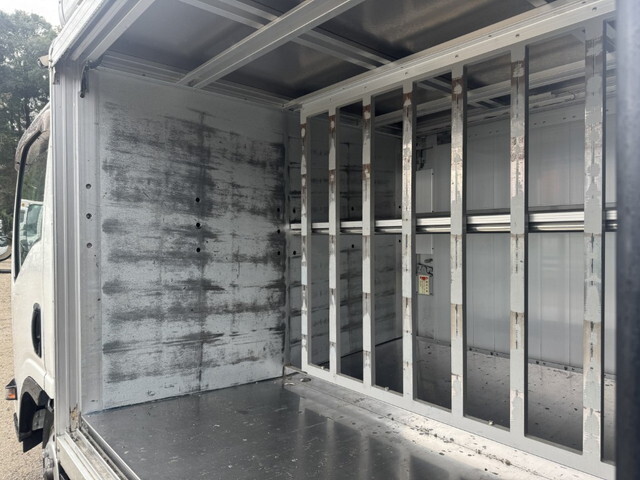 いすゞエルフボトルバン小型（2t・3t）[写真17]