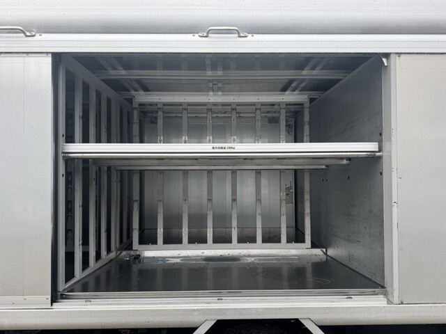 いすゞエルフボトルバン小型（2t・3t）[写真18]