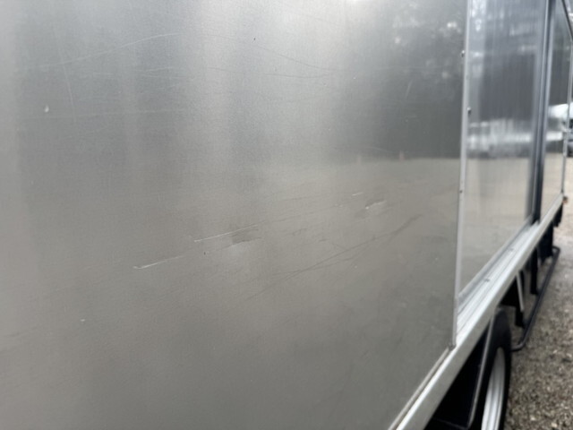 いすゞエルフボトルバン小型（2t・3t）[写真39]