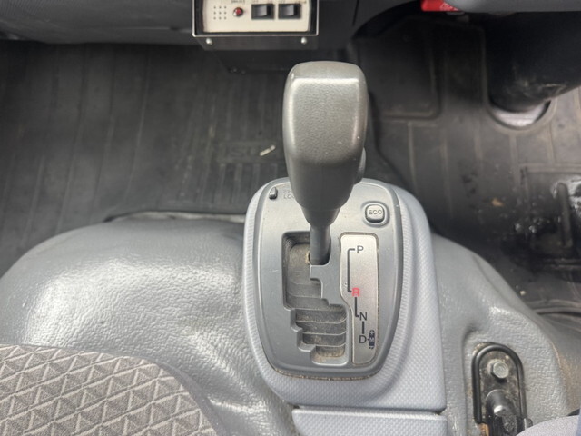 いすゞエルフボトルバン小型（2t・3t）[写真08]