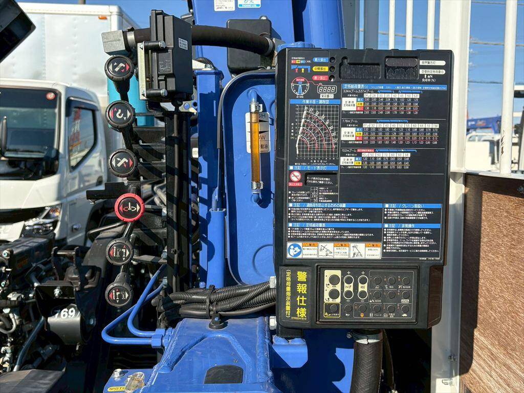 いすゞフォワードクレーン4段中型（4t）[写真13]