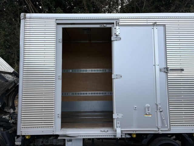 いすゞエルフアルミバン小型（2t・3t）[写真13]