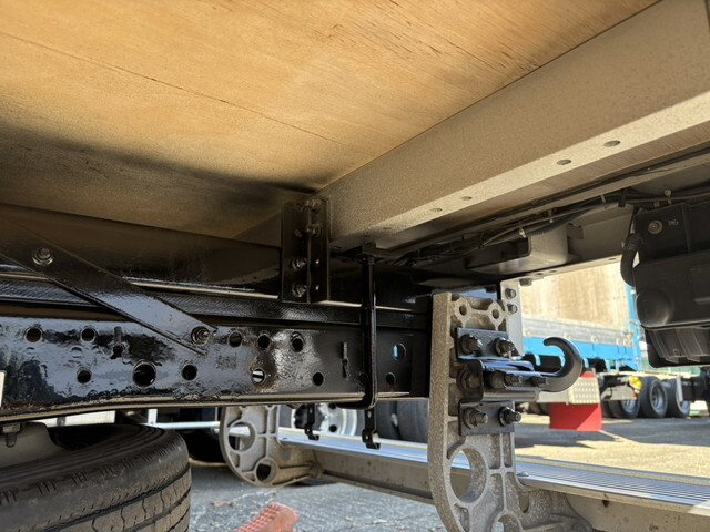 いすゞエルフアルミバン小型（2t・3t）[写真16]