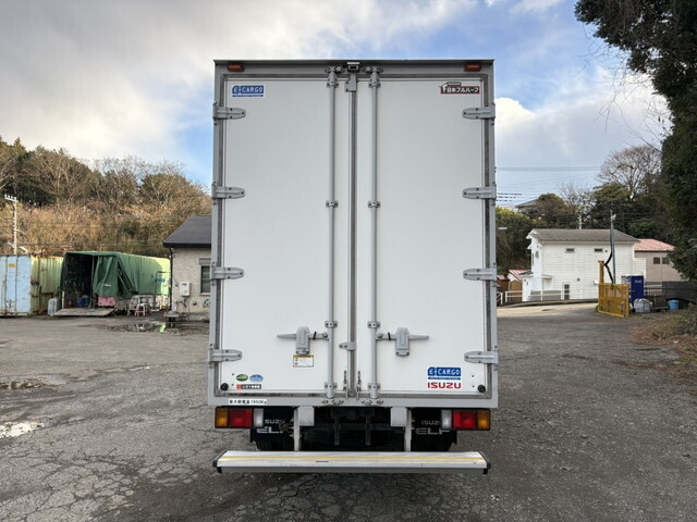 いすゞエルフアルミバン小型（2t・3t）[写真06]