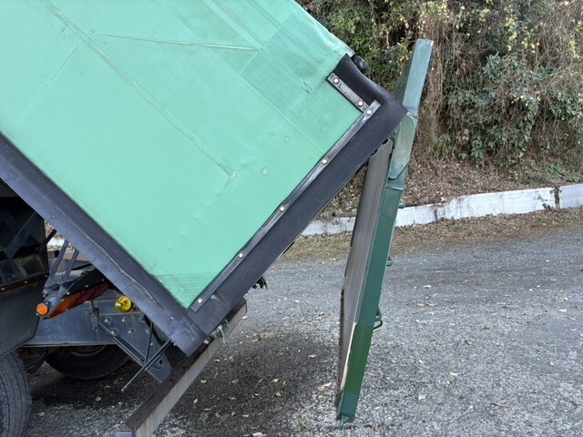いすゞギガ深ダンプ（土砂禁ダンプ）大型（10t）[写真11]