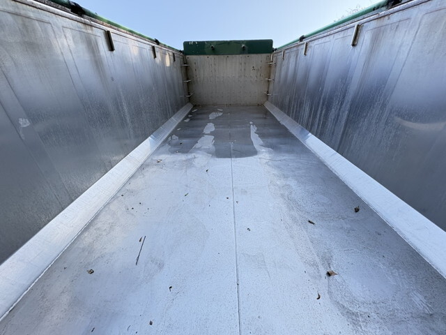 いすゞギガ深ダンプ（土砂禁ダンプ）大型（10t）[写真13]