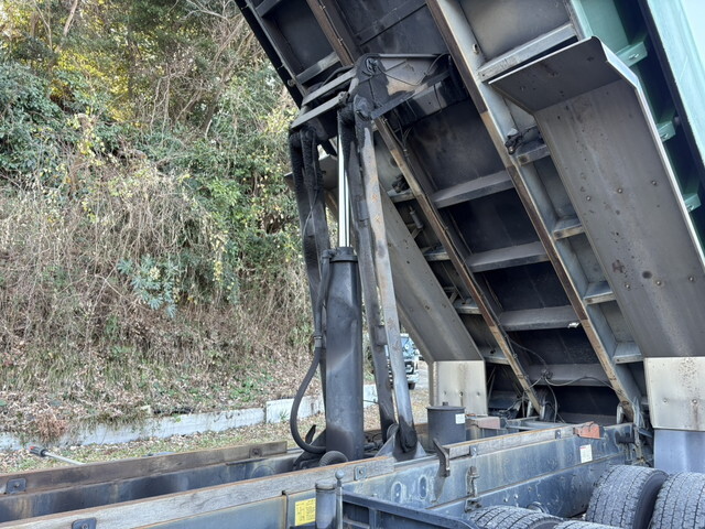 いすゞギガ深ダンプ（土砂禁ダンプ）大型（10t）[写真14]