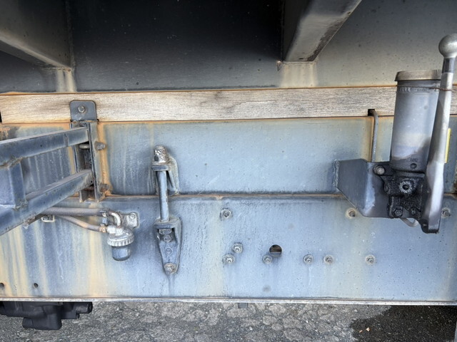 いすゞギガ深ダンプ（土砂禁ダンプ）大型（10t）[写真20]