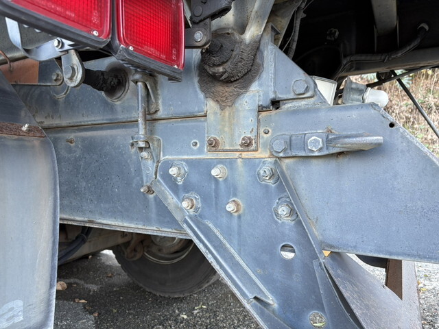 いすゞギガ深ダンプ（土砂禁ダンプ）大型（10t）[写真21]