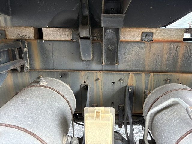 いすゞギガ深ダンプ（土砂禁ダンプ）大型（10t）[写真25]