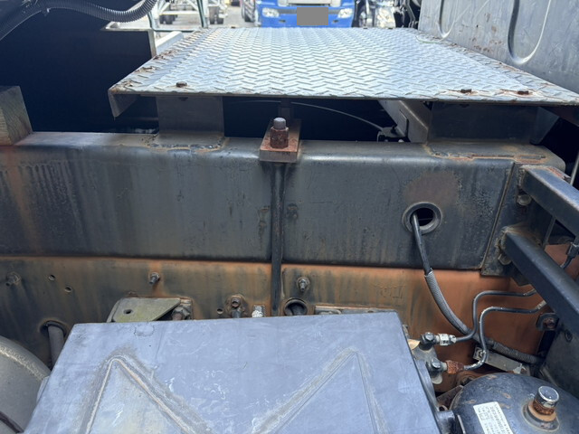 いすゞギガ深ダンプ（土砂禁ダンプ）大型（10t）[写真26]