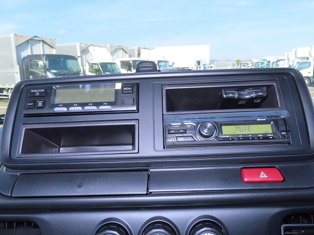 三菱ふそうキャンター冷凍車（冷蔵車）小型（2t・3t）[写真20]