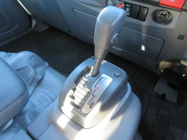 いすゞエルフダブルキャブ（Wキャブ）小型（2t・3t）[写真17]