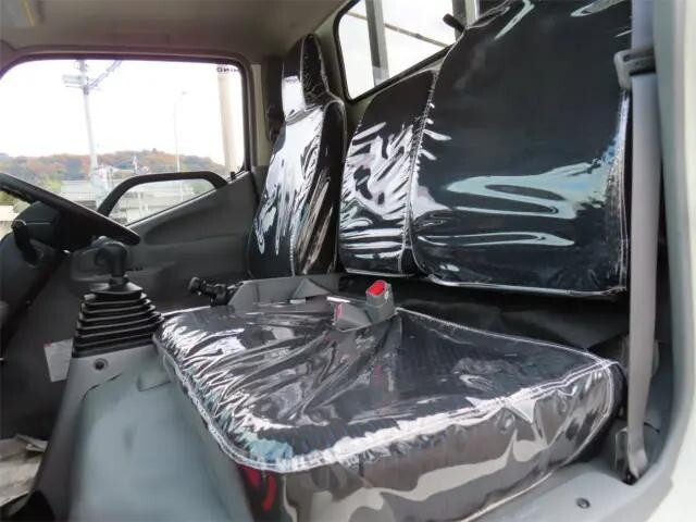 日野デュトロ平ボディ小型（2t・3t）[写真10]