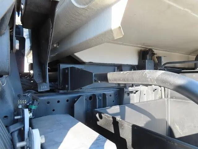 いすゞエルフパッカー車（塵芥車）小型（2t・3t）[写真33]