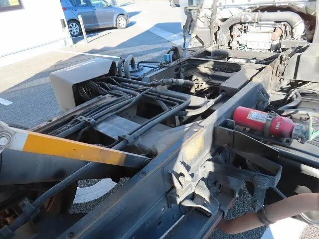 いすゞエルフパッカー車（塵芥車）小型（2t・3t）[写真38]