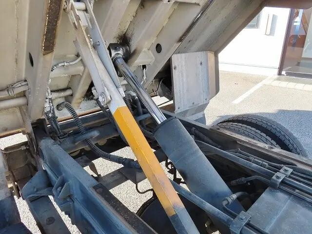 いすゞエルフパッカー車（塵芥車）小型（2t・3t）[写真39]