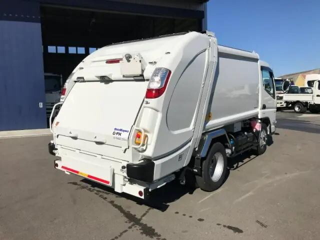 三菱ふそうキャンターパッカー車（塵芥車）小型（2t・3t）[写真02]