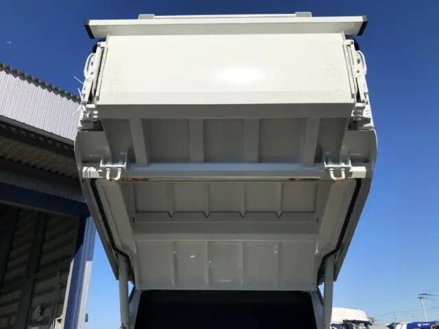 三菱ふそうキャンターパッカー車（塵芥車）小型（2t・3t）[写真23]