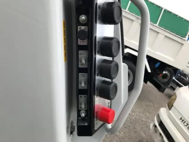 三菱ふそうキャンターパッカー車（塵芥車）小型（2t・3t）[写真29]