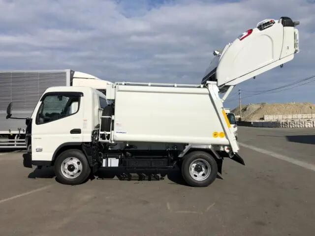 三菱ふそうキャンターパッカー車（塵芥車）小型（2t・3t）[写真06]