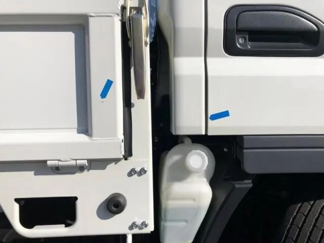 三菱ふそうキャンター平ボディ小型（2t・3t）[写真15]