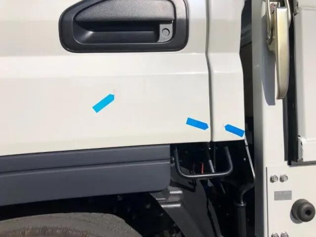 三菱ふそうキャンター平ボディ小型（2t・3t）[写真16]