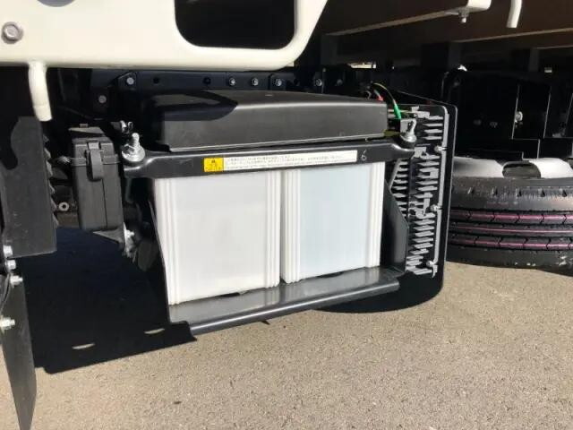 三菱ふそうキャンター平ボディ小型（2t・3t）[写真20]