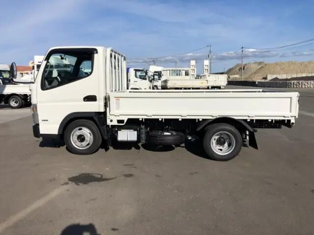 三菱ふそうキャンター平ボディ小型（2t・3t）[写真05]