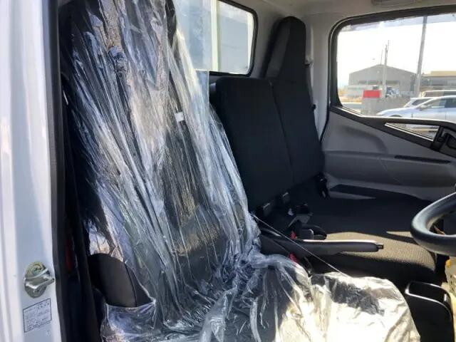 三菱ふそうキャンター平ボディ小型（2t・3t）[写真06]