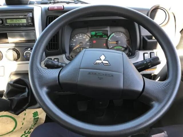 三菱ふそうキャンター平ボディ小型（2t・3t）[写真07]