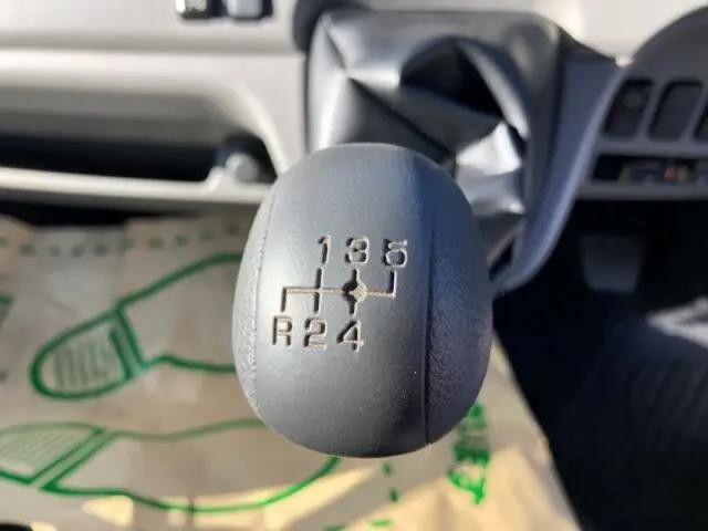 三菱ふそうキャンター平ボディ小型（2t・3t）[写真09]