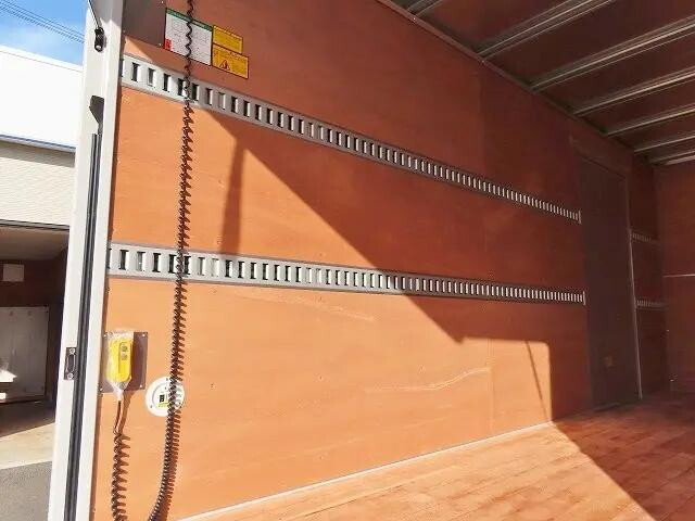 いすゞエルフアルミバン小型（2t・3t）[写真22]