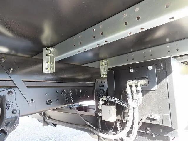 いすゞエルフアルミバン小型（2t・3t）[写真37]