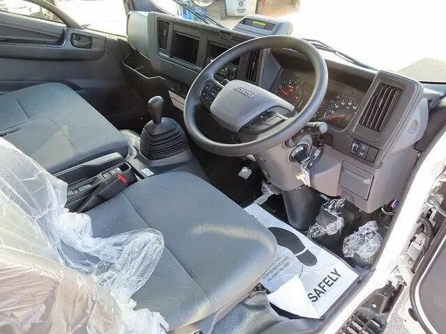 いすゞエルフアルミバン小型（2t・3t）[写真08]