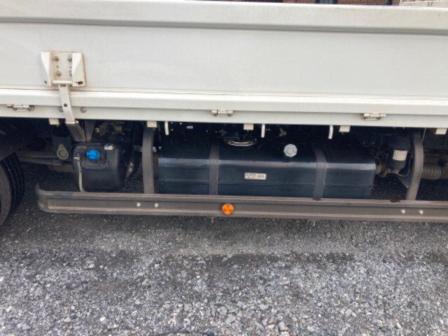 三菱ふそうキャンター平ボディ小型（2t・3t）[写真12]