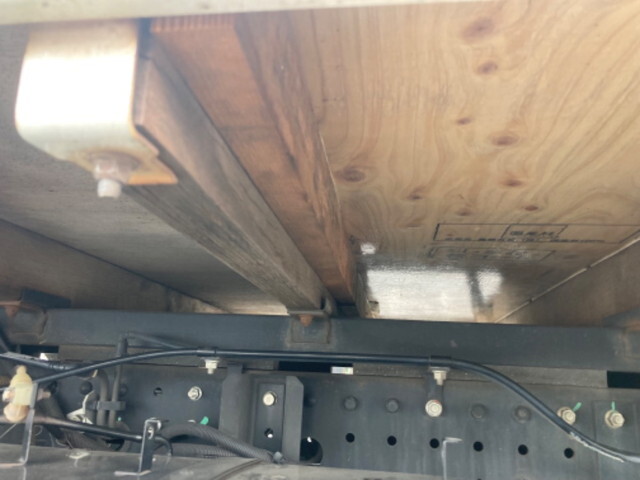 三菱ふそうキャンター平ボディ小型（2t・3t）[写真16]