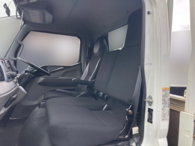 三菱ふそうキャンター平ボディ小型（2t・3t）[写真26]