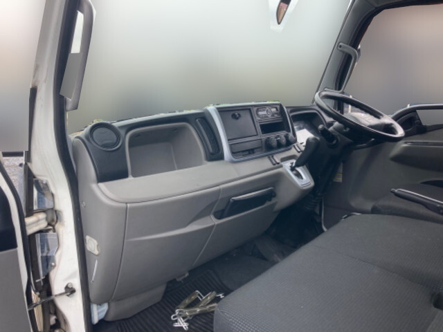 三菱ふそうキャンター平ボディ小型（2t・3t）[写真29]