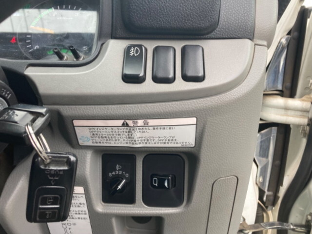 三菱ふそうキャンター平ボディ小型（2t・3t）[写真35]