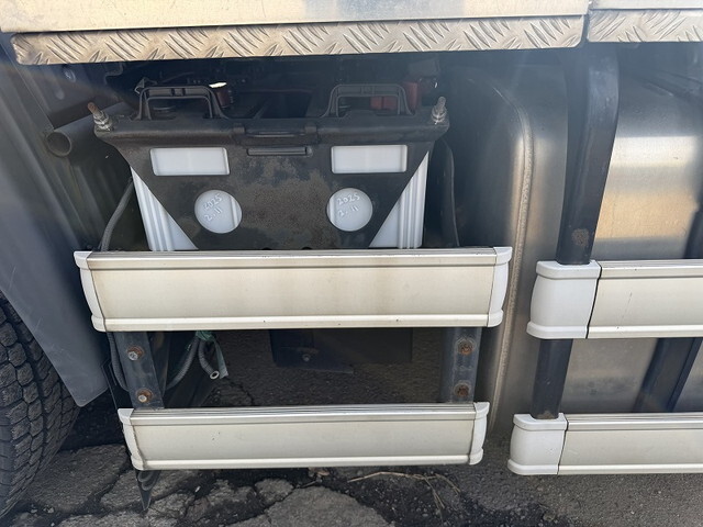 日野プロフィアトレーラーヘッド（トラクターヘッド）大型（10t）[写真16]