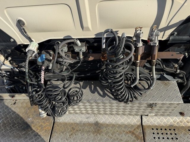 日野プロフィアトレーラーヘッド（トラクターヘッド）大型（10t）[写真27]